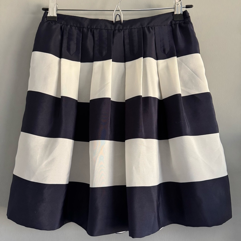 NWOT J Crew Women’s Pleated Navy Blue and White Striped Skirt with Pockets, 00